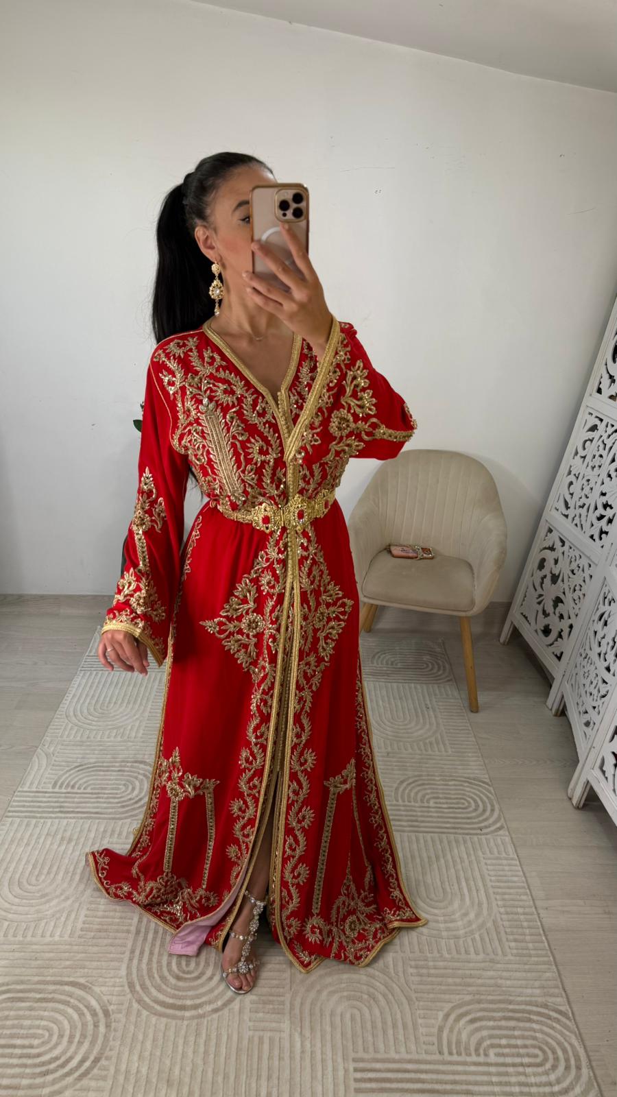 caftan rouge